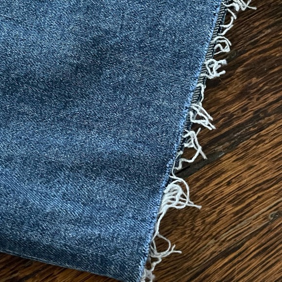 NEW Everlane The Curvy Cheeky Jean in Mid Blue Raw Hem Size 33 Crop - Picture 8 of 8